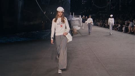 chanel cruise 2018 mini|Cruise 2018/19 Show – CHANEL Shows .